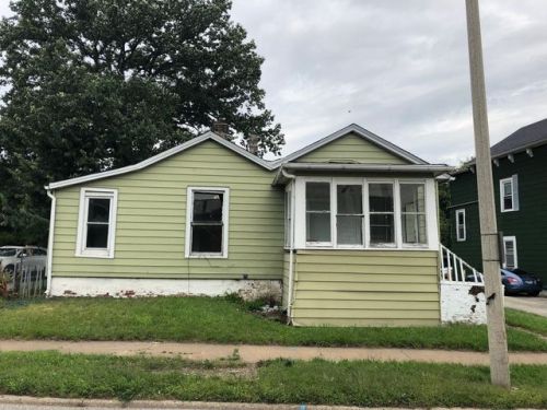574 Genesee St, Waukegan, IL 60085-7573