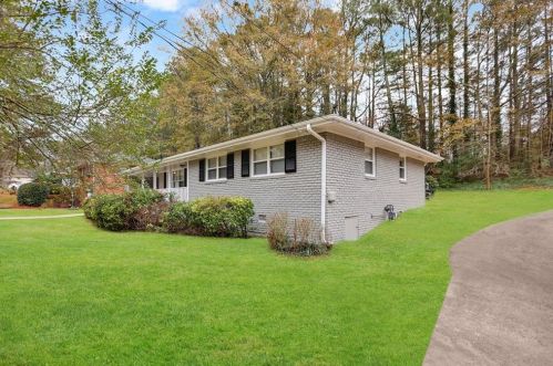 2932 Heather Dr, Atlanta GA  30344-1944 exterior