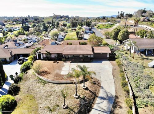 14137 Oakley Dr, Riverside, CA 92503-7236