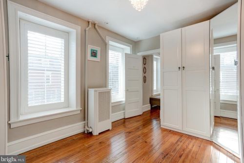 301 Gravers Ln, Philadelphia PA 19118-2802 exterior