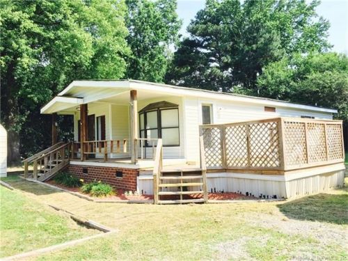 203 Savedge Ave, Wakefield, VA 23888-2925