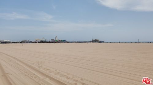 1335 Palisades Beach Rd, Santa Monica, CA 90401-1015
