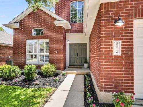 2210 Clover Ridge Dr, Cedar Park, TX 78613-5925