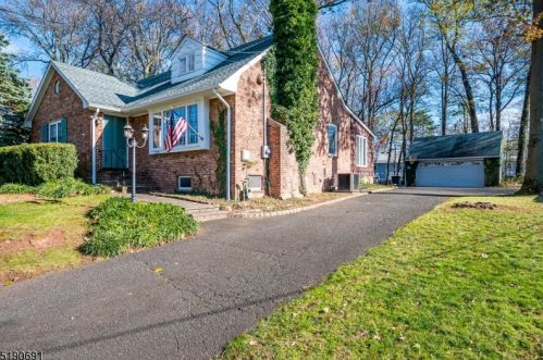 2226 Morse Ave, Scotch Plains, NJ 07076-2136