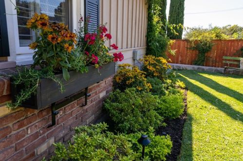 2360 Shields St, Glendale CA  91214-1541 exterior