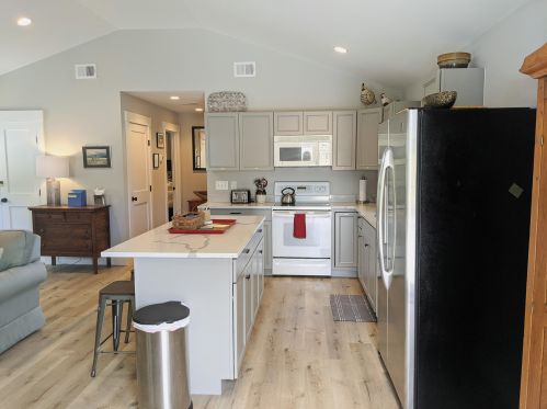 1390 Bluebird Dr, Mount Pleasant, SC 29464-3802