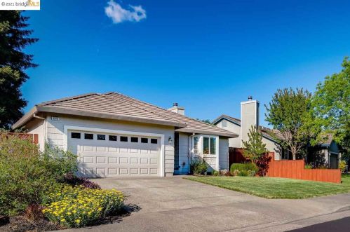 619 Shagbark St, Windsor, CA 95492-7109