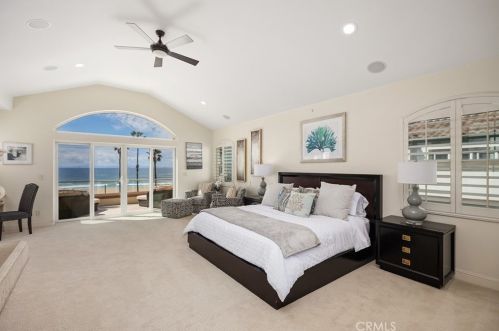 1610 Pacific Coast Hwy, Huntington Beach CA  92648-4434 exterior