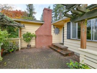 160 90th Ave, Portland, OR 97216-1544