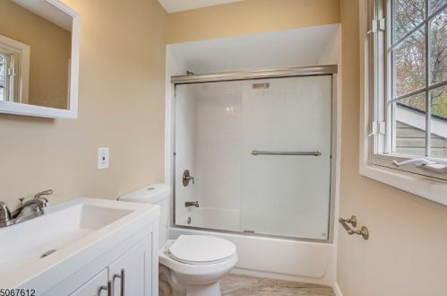 6 Indian Trl, Sparta, NJ 07871-1718