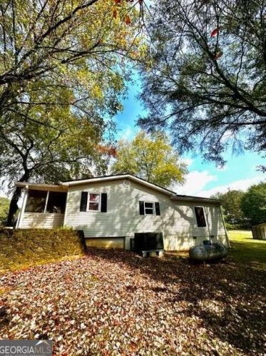 718 Wall St, Crawford, GA 30630-2424