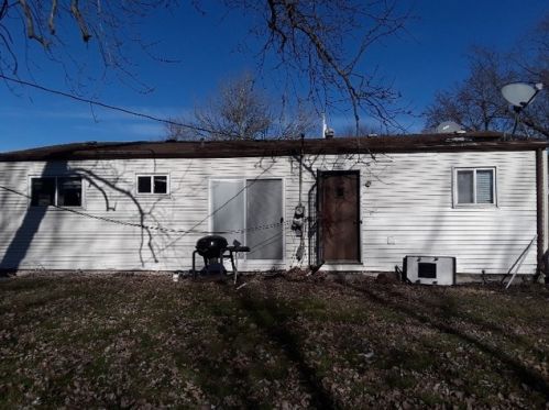 7442 Parr St, Saint Anne, IL 60964-5215