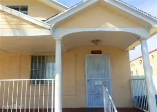 701 73 St, Los Angeles CA  90003-2006 exterior