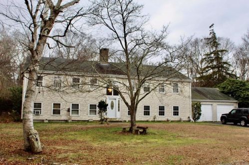 4 Spout Run, Gales Ferry, CT 06339-1339