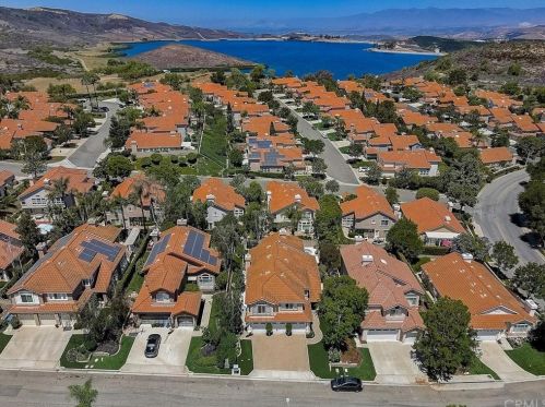 319 Hornblend Ct, Simi Valley, CA 93065-7067