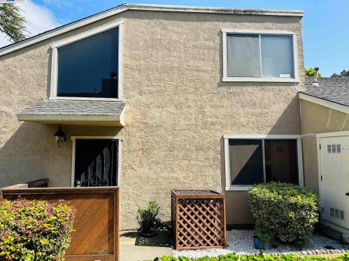 27726 Eucalyptus Ct, Hayward, CA 94544-4722