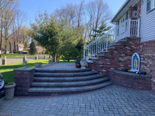 2 Elm Ave, Warren, NJ 07059-6705
