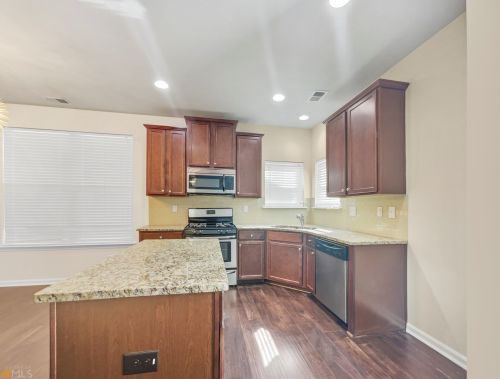 5905 El Segundo Way, Atlanta GA  30349-7521 exterior