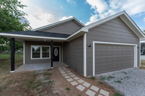 1533 Swan Ct, Azle, TX 76020-4533