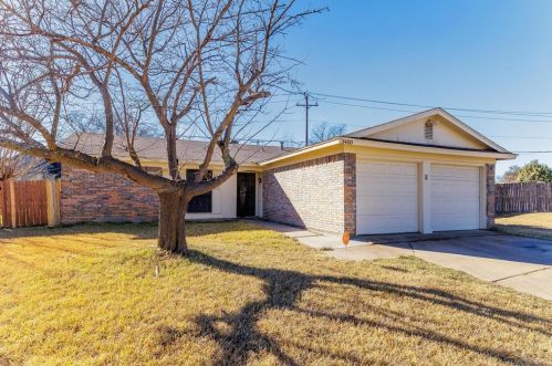 3400 Chatham Ct, Fort Worth, TX 76140-2006