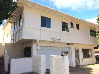 2512 Kapiolani Blvd, Honolulu HI  96826-4747 exterior