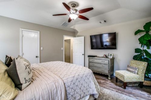 2008 Toulon Ln, Carrollton TX 75007-2204 exterior