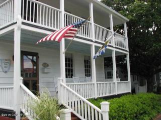 704 Ann St, Cape Lookout National Seasho, NC 28516-2218