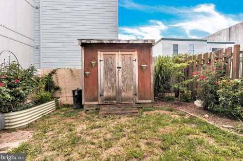 497 Lemonte St, Philadelphia PA  19128-4534 exterior