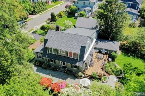 374 Evergreen Pl, Ridgewood, NJ 07450-4515