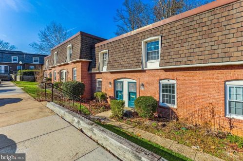 8112 Kingsway Ct, Springfield, VA 22152-1158