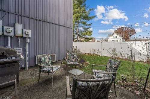 684 Irvington Ave, Maplewood NJ  07040-1623 exterior