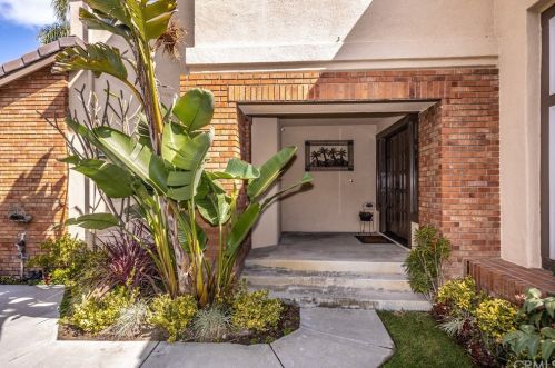 1098 Rexford Ln, Anaheim CA  92808-2333 exterior