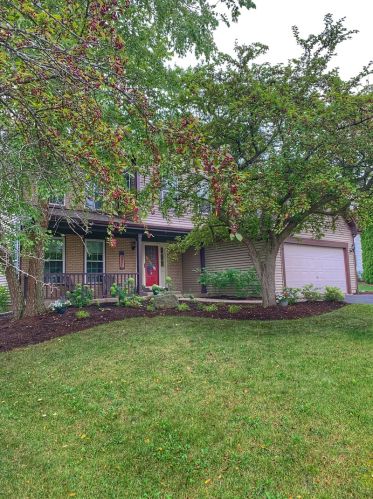 178 Mistwood Ln, North Aurora, IL 60542-1096