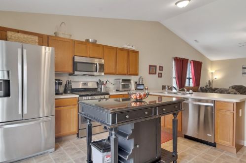 1235 83rd Ct, Gary, IN 46410-6697