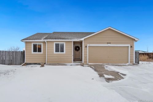 2539 Bearwood Ave, Greeley, CO 80631-9092