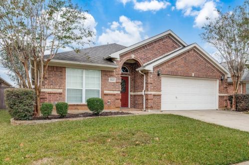 1842 Manor Ridge Way, Fort Worth TX  76120-5162 exterior