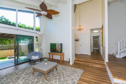 1279 Kaeleku St, Honolulu HI  96825-3005 exterior