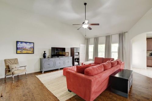 1265 Twin Estates Dr, Uhland TX 78640 exterior