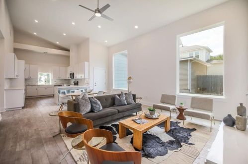 5008 Baker St, Austin TX  78721-1511 exterior