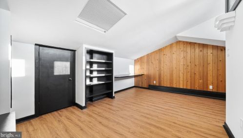 512 4 St, Philadelphia PA 19133-3105 exterior