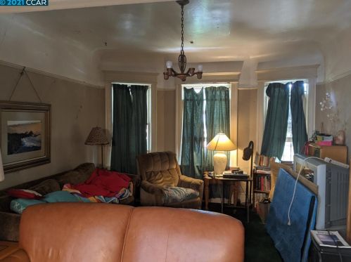 1620 Alcatraz Ave, Berkeley, CA 94703-2612