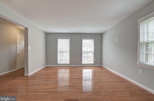 5601 Castlebury Ct, Springfield VA  22015-1883 exterior