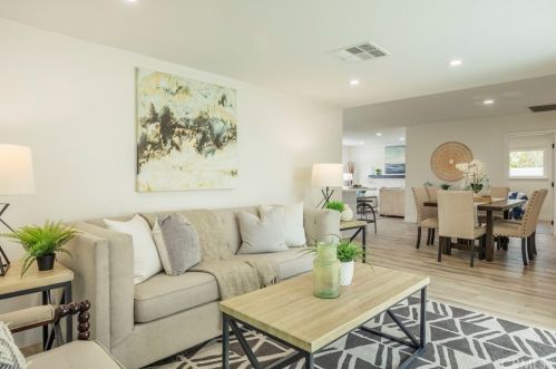 8212 Munster Dr, Huntington Beach CA  92646-5025 exterior