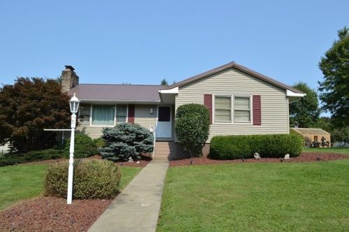 809 Country Clb Dr, Sistersville WV  26175-9761 exterior