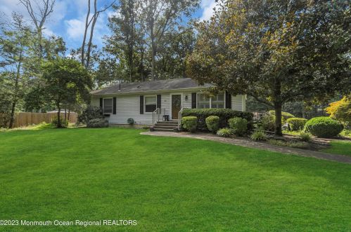 26 Frank Applegate Rd, Jackson Twp, NJ 08527-2454