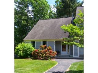 216 Pheasant Run Rd, Hudson, NH 03051-3544