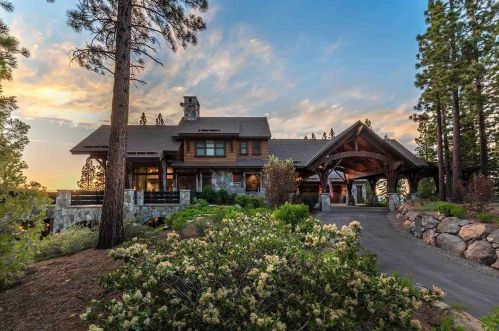 8207 Fallen Leaf Way, Truckee CA  96161-4273 exterior