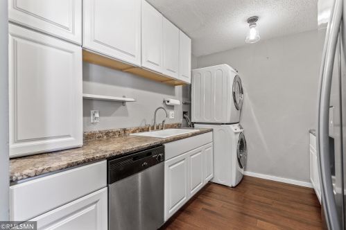 1056 Carmel Ct, Saint Paul MN  55126-5877 exterior