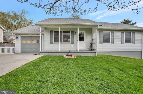 126 Georgia Ave, Charles Town, WV 25414-4284
