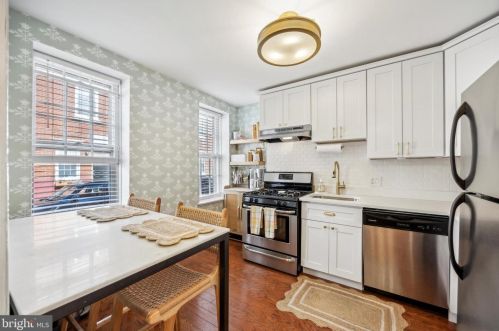 2210 Kater St, Philadelphia, PA 19146-1139